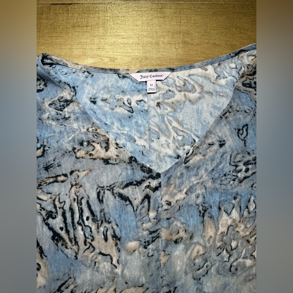 Juicy Couture #73227 Women’s Open Shoulder Slit Blouse Size Medium - Picture 3 of 4